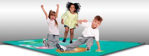 Prisbelønnet interaktivt gulv, der styrker leg læring og bevægelse