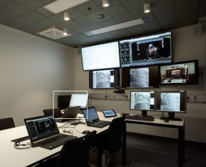 Alt teknik er gemt sikkert af vejen i et aflåst rackskab.