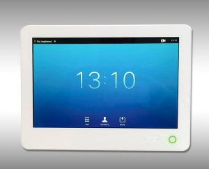 Fra den intuitive touchskærm kan både videokonference og kameraer styres