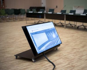 Alle møbler i lokalet er mobile da lokalet benyttes til flere forskellige arrangementer