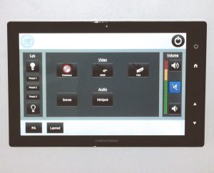 Crestron touchpanelet styrer lyd, lys, billede, input og lærred.
