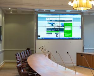 Skærmvæggen er lysstærk og giver et godt overblik