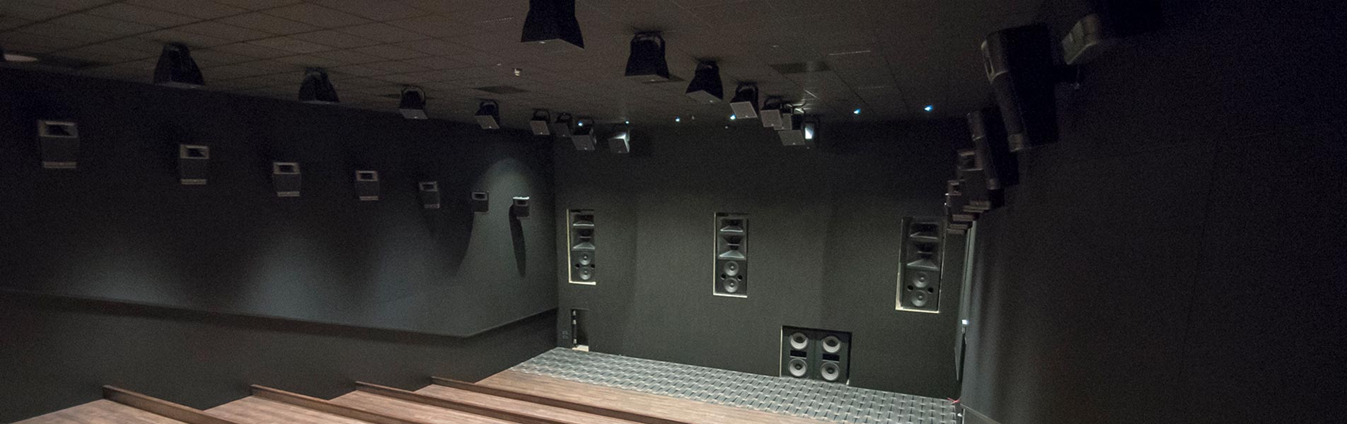 Dolby Atmos leverer et ensartet lydbillede i hele salen, så alle får den samme lydoplevelse uanset placering
