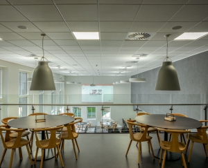 Projicering direkte på væggen.