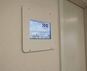 infoskærme taler med bookingsystemet