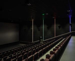 Inde i salene er der monteret en Dali lysløsning