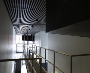 Via operatørgangen er der nem adgang til de forskellige projektorer