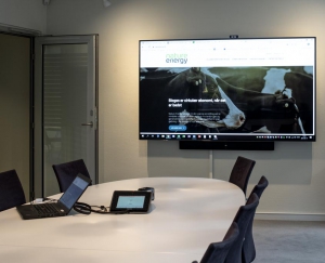 Nogle af mødelokalerne er udstyret med en storskærmsløsning